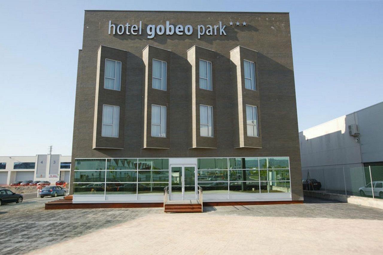 Отель Gobeo Park Витория Экстерьер фото